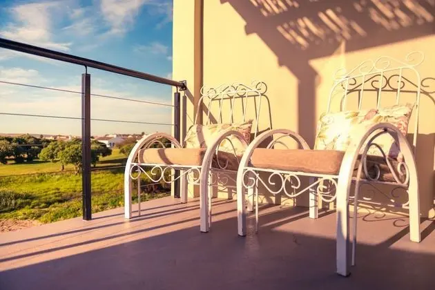 Luxury Tek Büyük Yataklı Oda, Balkon, Kısmi Deniz Manzarası