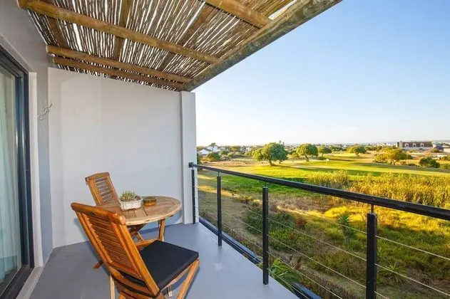 Luxury Tek Büyük Yataklı Oda, Balkon, Kısmi Deniz Manzarası