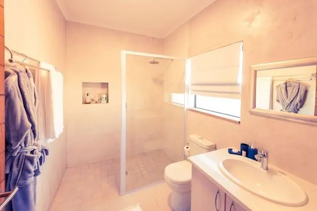 Luxury Tek Büyük Yataklı Oda, Balkon, Kısmi Deniz Manzarası