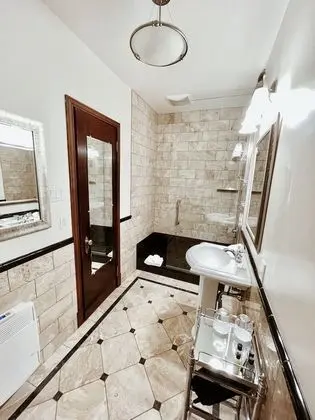 Comfort Büyük Yataklı Tek Kişilik Oda