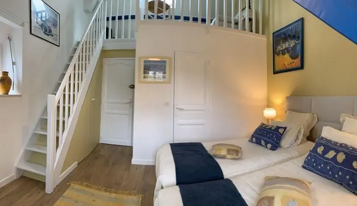 İki Ayrı Yataklı Oda, Banyolu/Duşlu (Chambre Jaune)