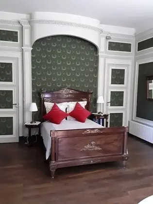 Family Oda (La Queen Yvonne)