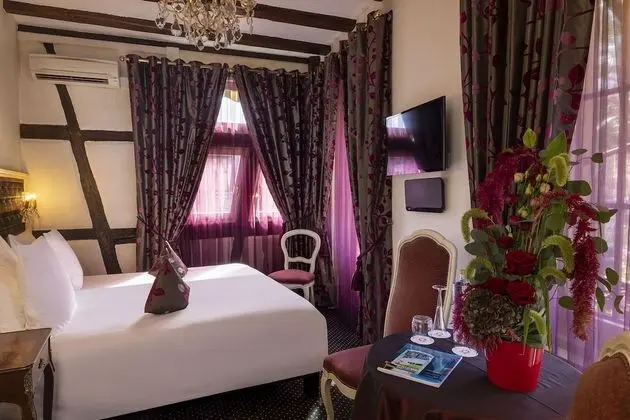 Comfort Tek Büyük veya İki Ayrı Yataklı Oda