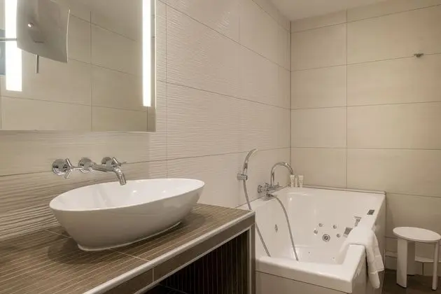 Deluxe Tek Büyük Yataklı Oda, Sıcak Su Küveti