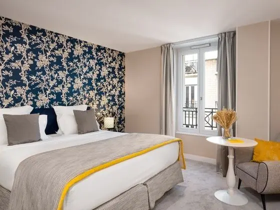 Büyük Yataklı Tek Kişilik Oda