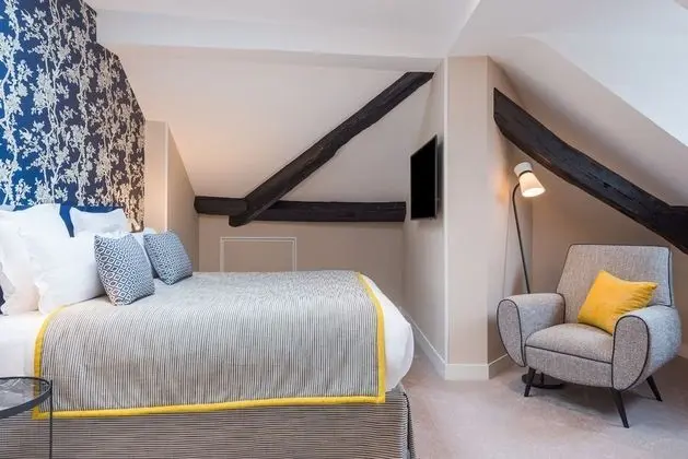 Büyük Yataklı Tek Kişilik Oda