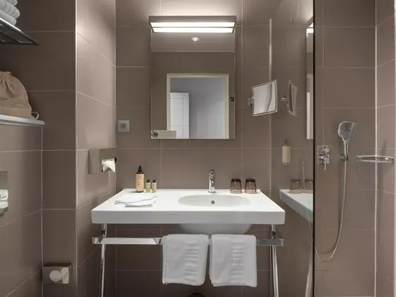 Büyük Yataklı Tek Kişilik Oda