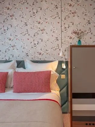 Tek Büyük Yataklı Oda, Bağlantılı Odalar