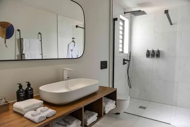 Deluxe Tek Büyük Yataklı Oda, Teras, Deniz Manzaralı