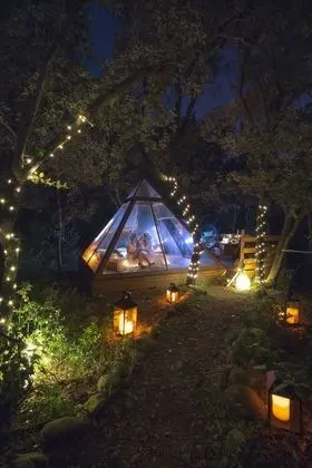 Bungalov (Pyramide de verre)