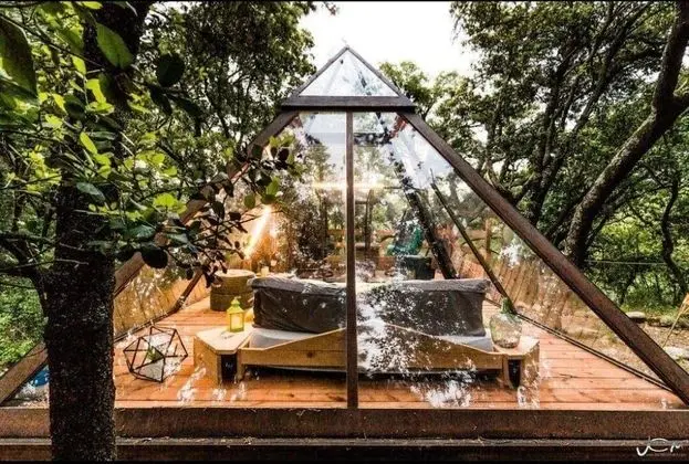 Bungalov (Pyramide de verre)