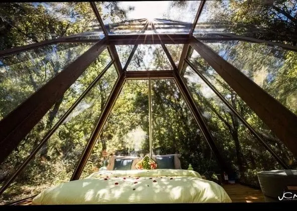 Bungalov (Pyramide de verre)