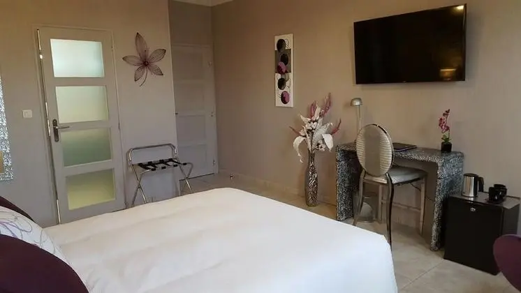 Tek Büyük Yataklı Oda, Havuz Manzaralı (Chambre Design)