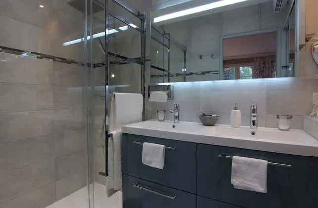 Tek Büyük Yataklı Oda, Havuz Manzaralı (Chambre Design)