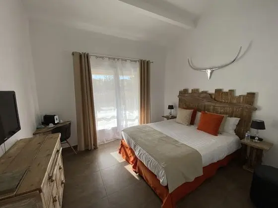 Club Tek Büyük Yataklı Oda