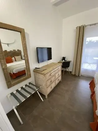 Club Tek Büyük Yataklı Oda