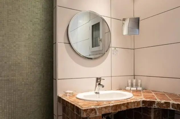 Club Tek Büyük Yataklı Oda