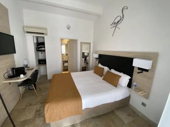 Standard Tek Büyük Yataklı Oda