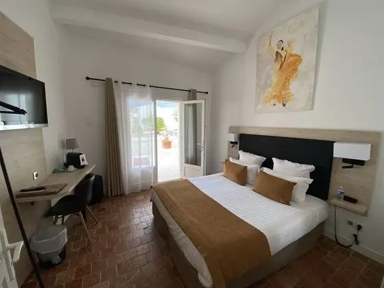 Standard Tek Büyük Yataklı Oda