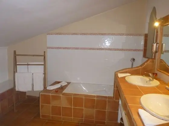 Standard Tek Büyük Yataklı Oda, Özel Banyo (De Surga)