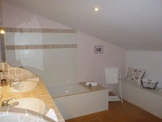 Standard Tek Büyük Yataklı Oda, Özel Banyo (El Miura)