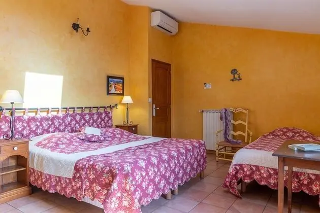 Standard Üç Kişilik Oda, Banyolu/Duşlu (Tournesol)