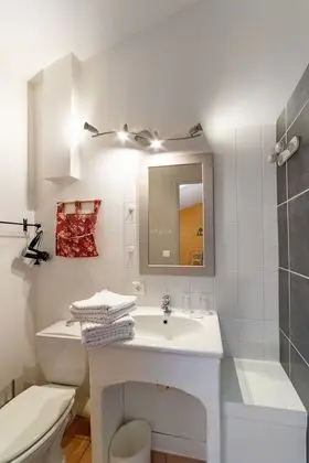 Standard Üç Kişilik Oda, Banyolu/Duşlu (Tournesol)