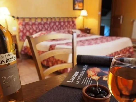 Standard Üç Kişilik Oda, Banyolu/Duşlu (Tournesol)