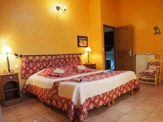 Standard Üç Kişilik Oda, Banyolu/Duşlu (Tournesol)