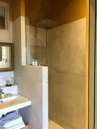 Superior Tek Büyük Yataklı Oda, Bahçe Manzaralı (Ocre)