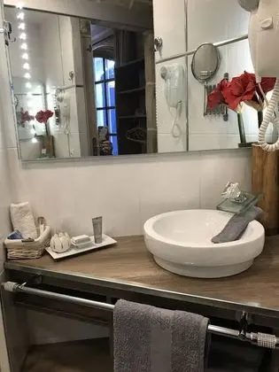 Comfort Double Room, 1 Queen Bed, Private Bathroom, Pool View (Chambre Money)