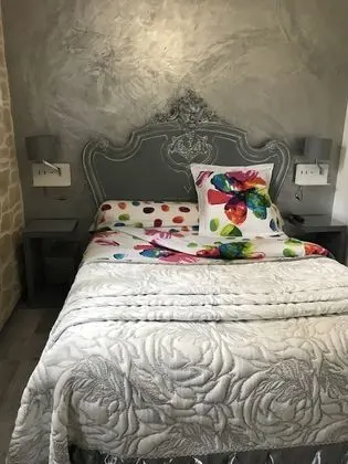 Comfort Double Room, 1 Queen Bed, Private Bathroom, Pool View (Chambre Money)