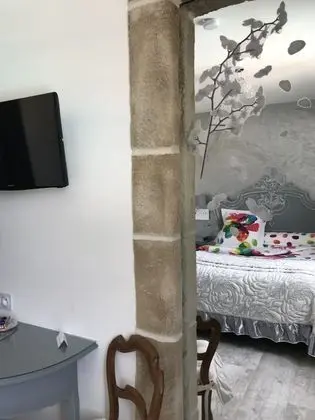 Comfort Double Room, 1 Queen Bed, Private Bathroom, Pool View (Chambre Money)