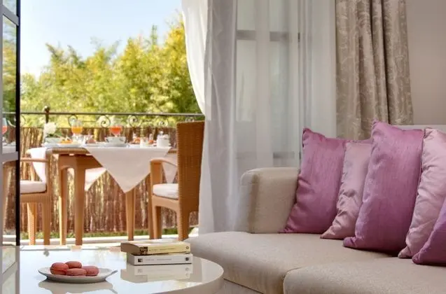 Junior Tek Büyük Yataklı Oda, Teras (Junior Suite Fleurs)