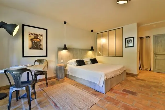 Tek Büyük Yataklı Oda, Zemin Kat