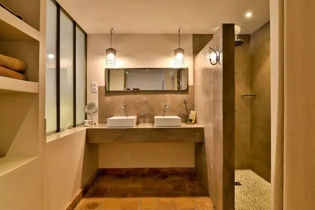 Tek Büyük Yataklı Oda, Zemin Kat