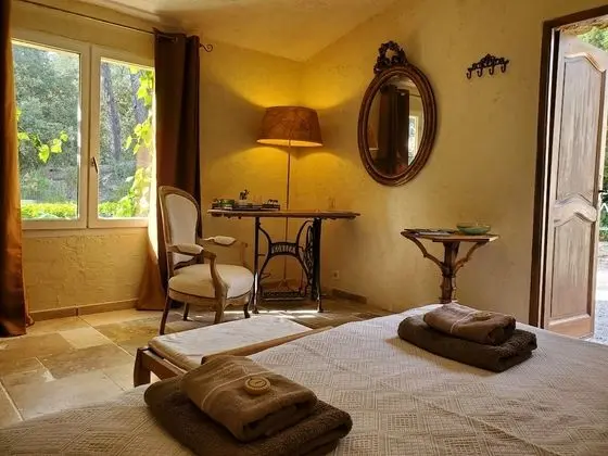 Tek Büyük Yataklı Oda (Chambre des pierres)