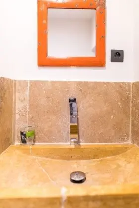 Standard Tek Büyük Yataklı Oda, Banyolu/Duşlu (Chambre Roches)