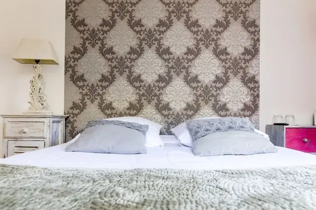 Tek Büyük Yataklı Oda, Banyolu/Duşlu, Bahçe Manzaralı (Chambre des pins)