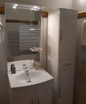 Standard Tek Büyük Yataklı Oda, Banyolu/Duşlu (Chambre Cigale)
