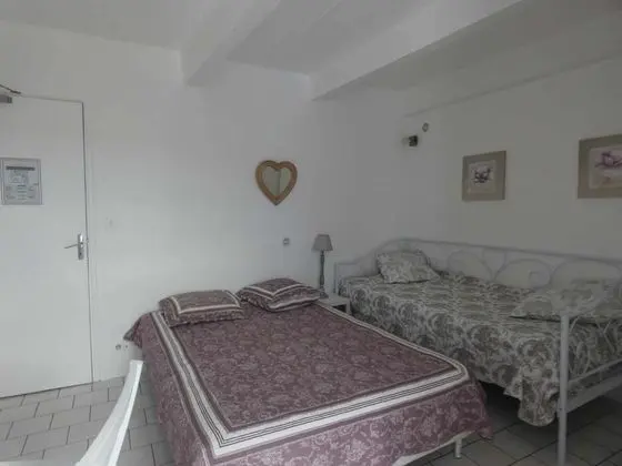 Üç Kişilik Oda, Birden Çok Yatak Odası