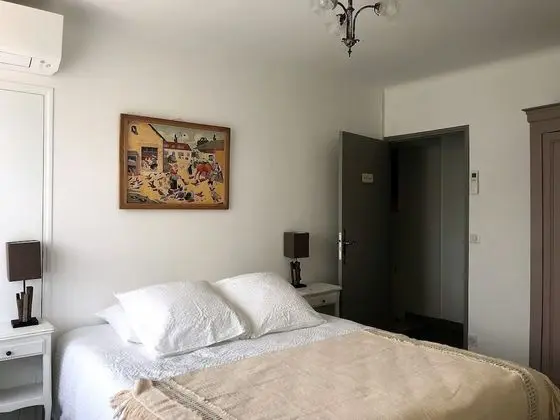 Tek Büyük Yataklı Oda, Havuz Manzaralı (Mont Serein)