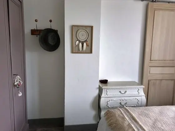 Tek Büyük Yataklı Oda, Havuz Manzaralı (Mont Serein)