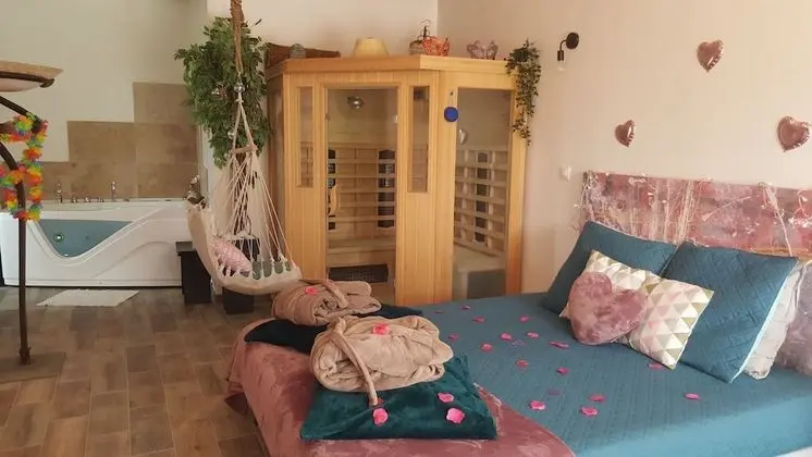Romantic Süit, Sıcak Su Havuzu