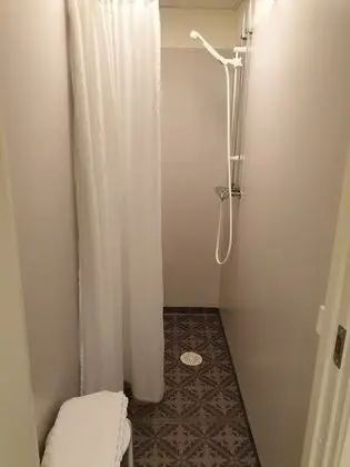 Tek Büyük Yataklı Oda, Ortak Banyo