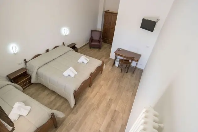 Superior Üç Kişilik Oda, Banyolu/Duşlu, Bahçe Manzaralı