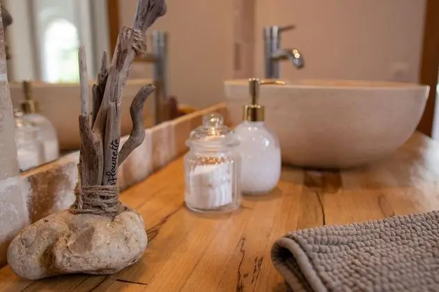 Comfort Tek Büyük Yataklı Oda, 1 Çift Kişilik Yatak, Sigara İçilmez, Deniz Manzaralı (Chambre Rose)