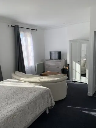 Tek Büyük Yataklı Oda, 1 Çift Kişilik Yatak, Havuz Manzaralı