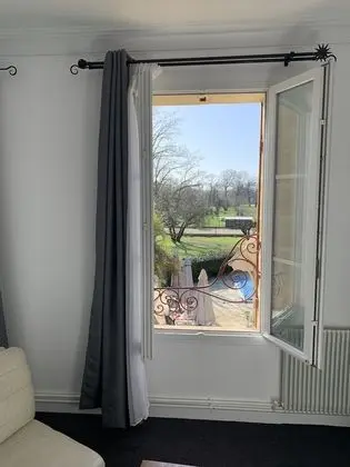 Tek Büyük Yataklı Oda, 1 Çift Kişilik Yatak, Havuz Manzaralı