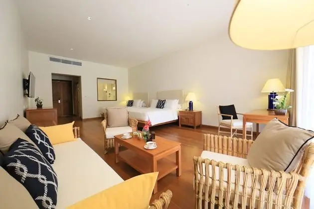 Grand Deluxe Twin Bed